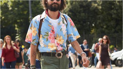 How To Wear A Hawaiian Shirt With Style And Confidence 6 How To Add A Hawaiian Shirt To Your Wardrobe | The Journal ...